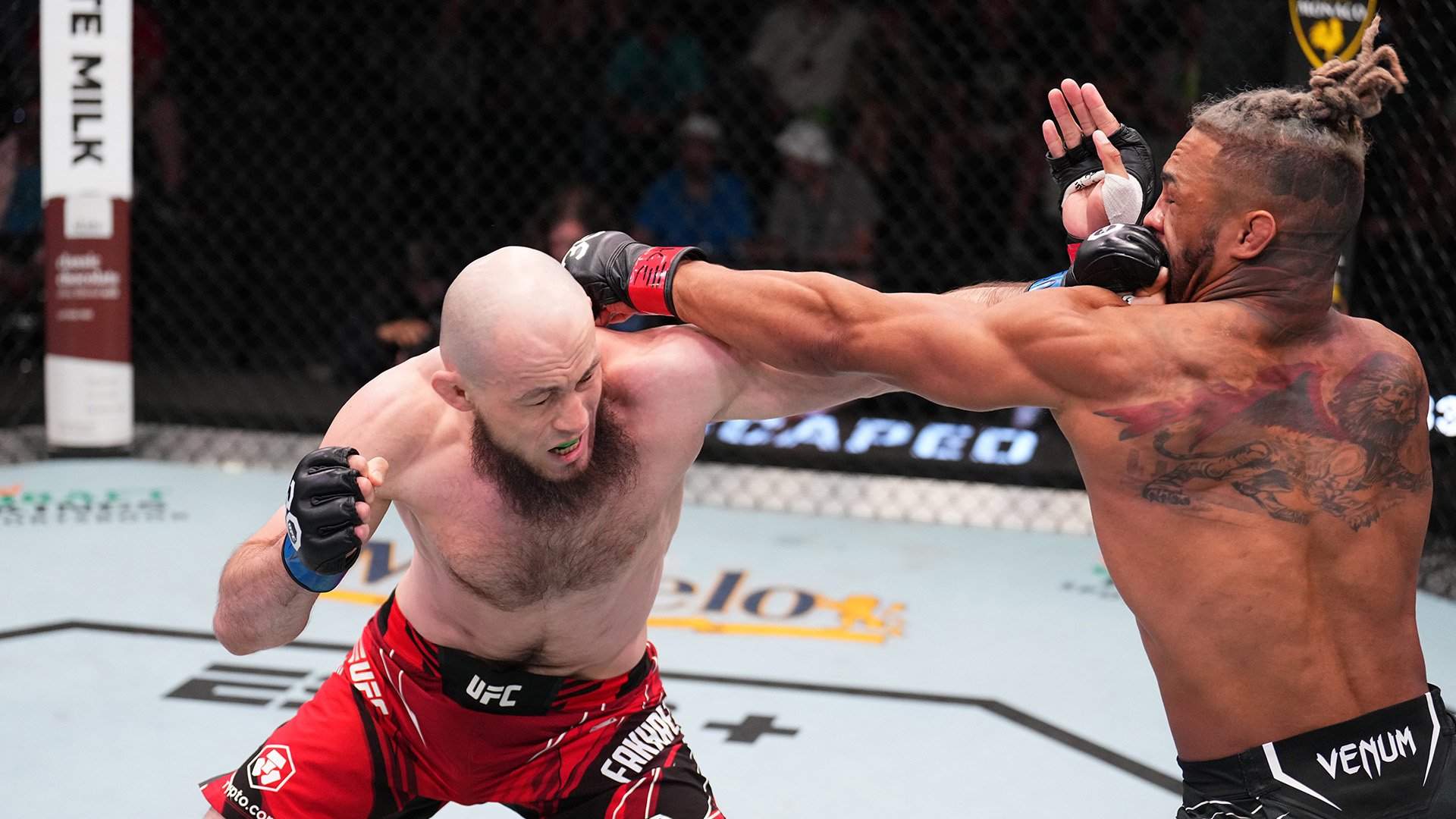Захватывающе: как Ринат Фахретдинов выиграл третий бой в UFC